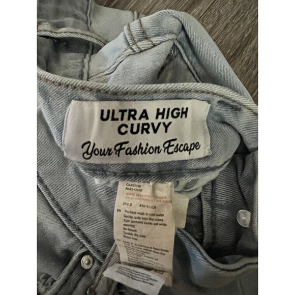 Colombia Refuge Denim Jeans Ultra High Curvy Jr Size 11 Lightwash Distressed - Picture 13 of 16